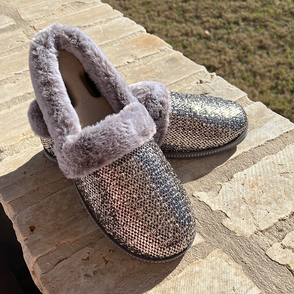 NEW Skechers Women’s Cozy Campfire Dream Glam Pewter Slippers, Size 11 W…